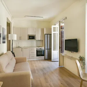 apt-victoria-city-center.hotelsinnerja.org/
